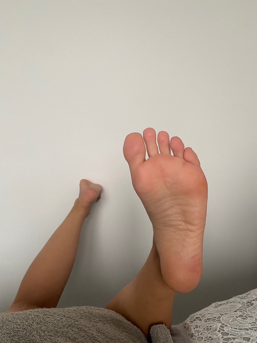 Prettytoesblond's tweet photo. @Feetfinder CA - £prettytoesblond 💸 https://t.co/JU3J3Dq9Js