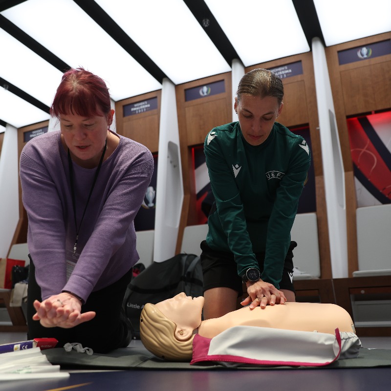 UEFA's tweet photo. 🏟️ Ahead of tomorrow's #Finalissima, @SelecaoFeminina and @Lionesses have received Cardiopulmonary Resuscitation (CPR) training.

💙 The event marks the start of a major initiative launched by UEFA and @ERC_resus to teach CPR to over 12,000 people and help save lives.

More: ⤵️