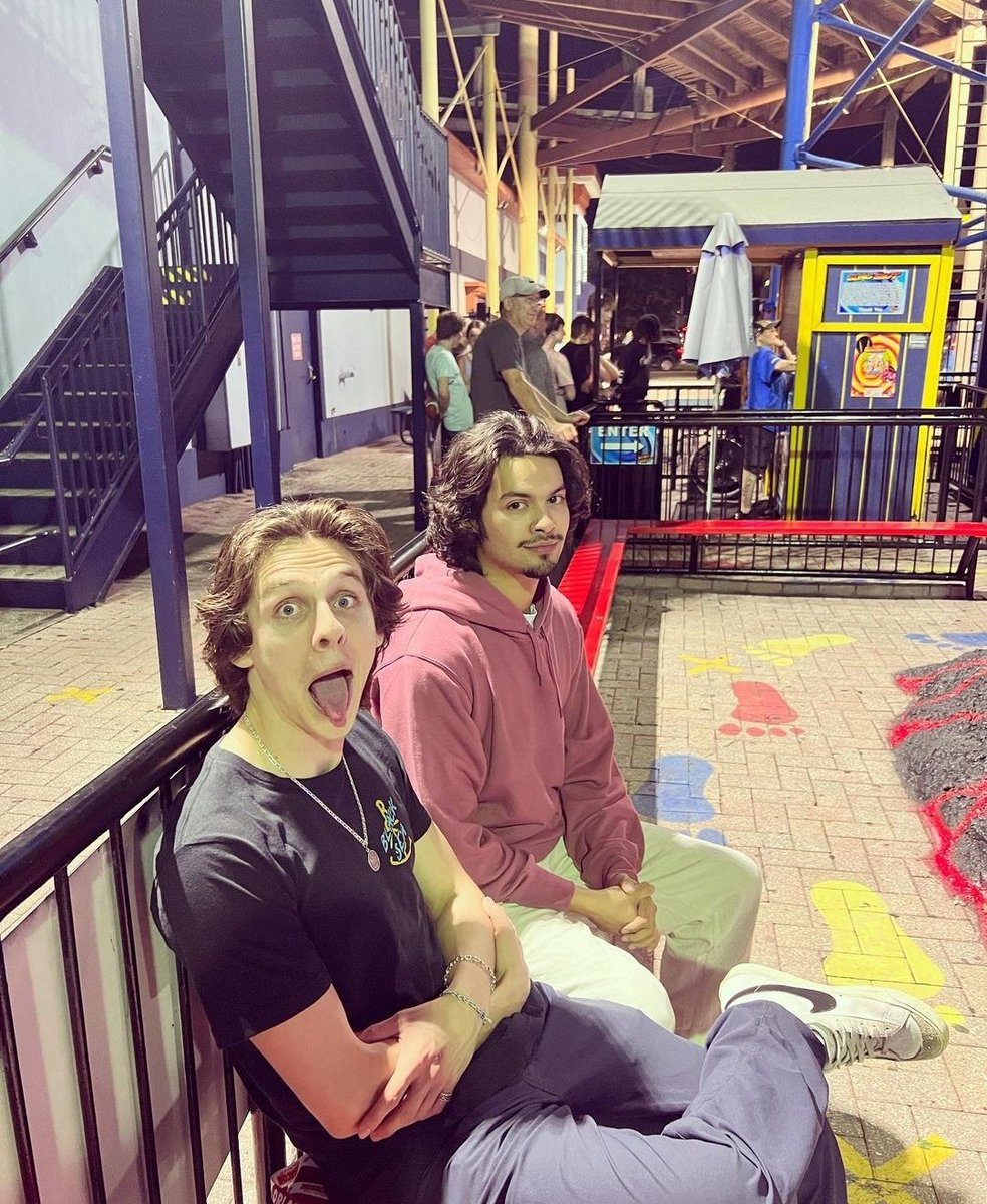 JacobBertrandBR's tweet photo. 📸 || Jacob via Instagram feed Erin Anstey (@*erin-c-anstey). 

"Fim de semana divertido com os meus favoritos 🙌💗✨" https://t.co/QAwdn8ski7