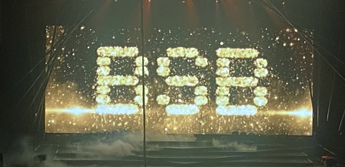 Sares1982's tweet photo. @kimm_moekotte @backstreetboys I know it’s not meant to but it’s giving me these vibes! x https://t.co/yXuzR9ipM3