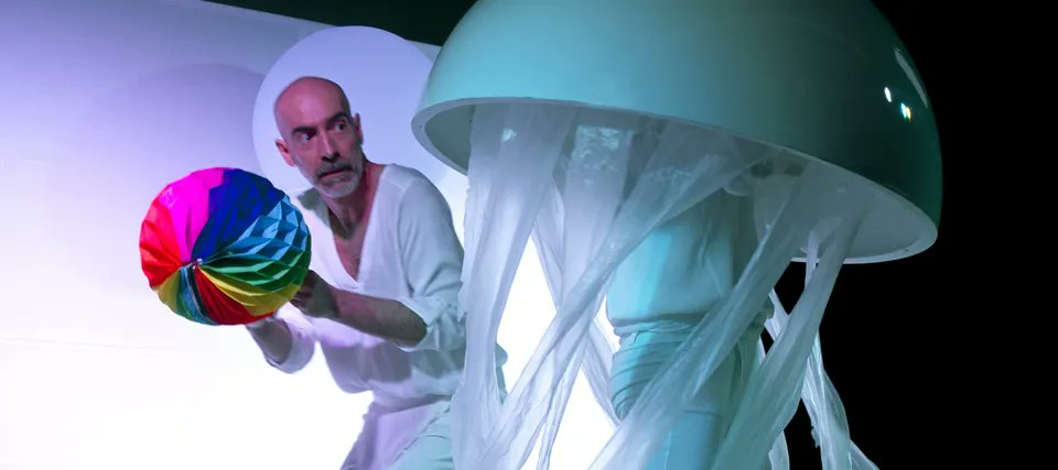 BarcelonaTeatre's tweet photo. NADONS 👶  La companyia Aboon Teatre presenta 'Baby Esferic', un espectacle per a nadons (de 6 mesos a 3 anys) que fa un viatge visual a través del planeta terra. A l' @autenticateatro 😏 Info > https://t.co/EnBjrmMati https://t.co/8LMhPqi8kb