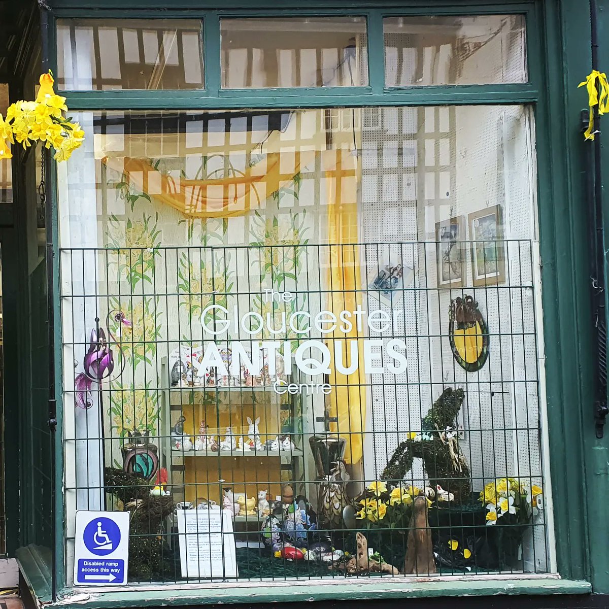 This week the Antique Centre is full of the joys of spring! Join us for Easter when we will be open ALL weekend, and if you have an hour to spare, why not take a blue plaque walk.

#Easter #antiques #collectibles #vintage #blueplaquewalks #visitgloucester