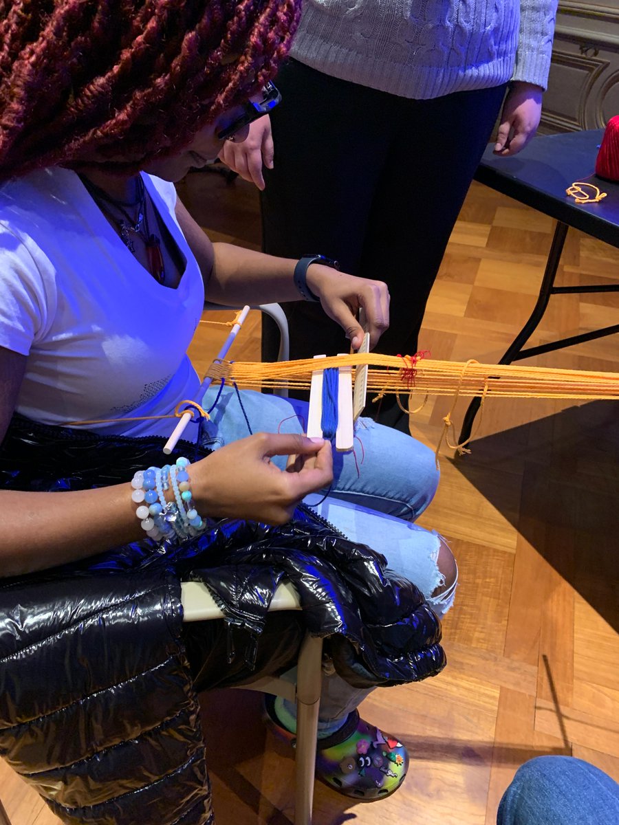 DCISchool's tweet image. Students in Visual Art 2 visited @DumbartonOaks to get a hands-on lesson in spinning and weaving. #visualarts #students #ibforall