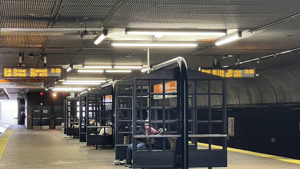 mer__moran's tweet image. #orangelineproblems 🤷🏻‍♀️