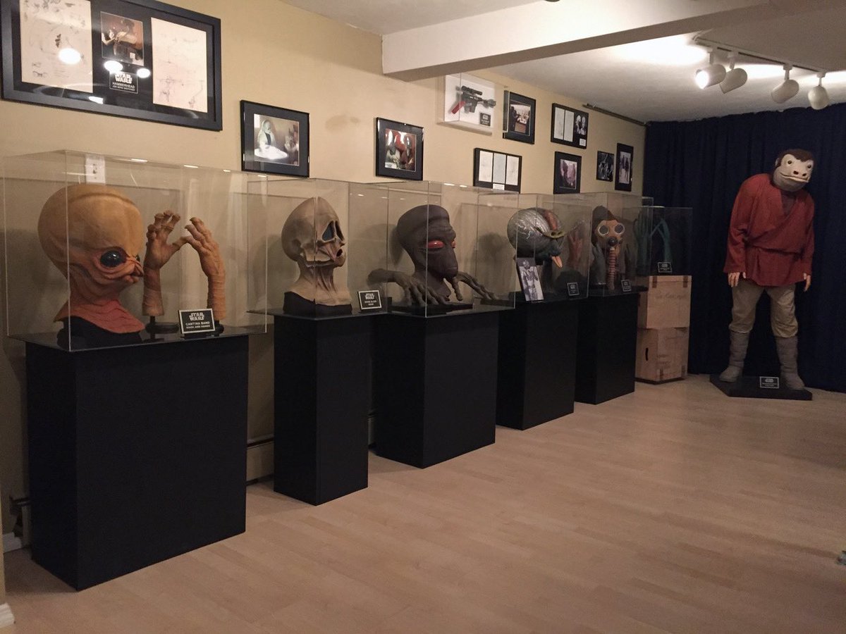 propspodcast's tweet image. For the 2nd time we are joined by Tom Spina of @TomSpinaDesigns to discuss saving memorabilia from the abyss of time. He’s a one-man memorabilia time machine! And this time, they let him talk about the cantina aliens.
linktr.ee/propspodcast