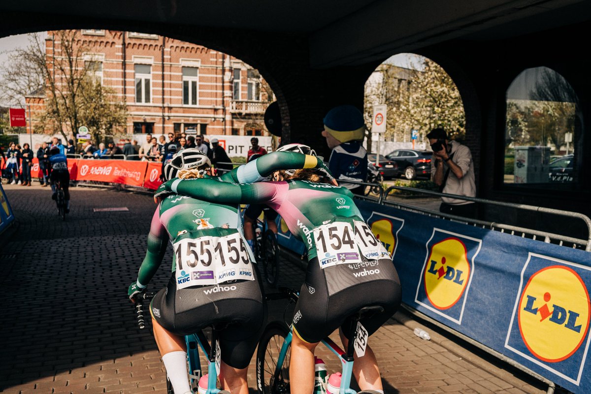 DropsCycling's tweet photo. A top day out @Scheldeprijs today

The team were active with many break attempts, but it wasn't until the local laps a break stuck, as Babette joined 6 other riders in the front.

The race came back together, as expected, with April taking out her first UCI top ten in the sprint https://t.co/mUKGp84v6d