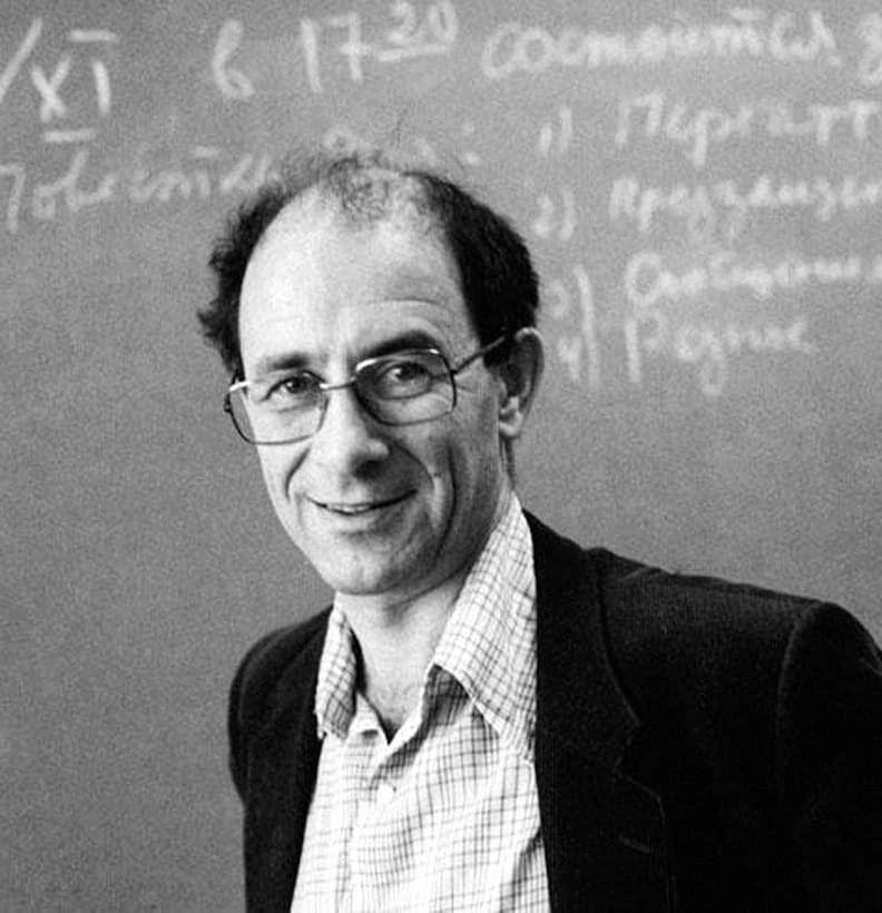 "Дело в том, что, начитавшись книг, образованный человек становится худшим покупателем: он меньше покупает и стиральных машин, и автомобилей, начинает предпочитать им Моцарта или Ван Гога, Шекспира или теоремы. От этого страдает экономика общества потребления и,