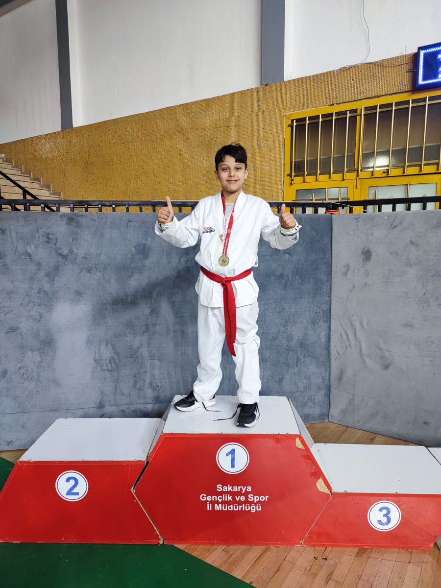 KnnUls03's tweet photo. 2026 Türkiye
2027 Avrupa
2028 Los Angeles Olimpiyatları Taekwondo şampiyonu Mustafa Ulaş bugün katılmış olduğu ilk resmi Taekwondo maçını şampiyon olarak tamamladı.🥇
@kasapoglu
@GSB_Sakarya 
@LganSpor https://t.co/hOc0061F1q