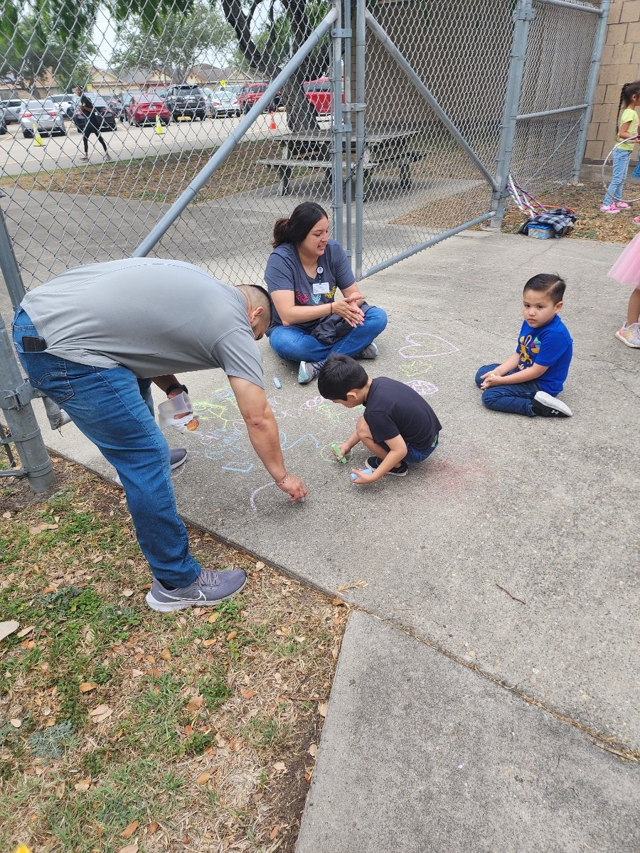 Thank you PK Parents for coming this morning to support Week of the Young Child! We had a great turnout. 

A big shout out to our PK teachers, Mrs. Garcia and Mrs. Emmons for coordinating the breakfast for our parents to enjoy with their child.
#galvanexplorers #CCISDproud