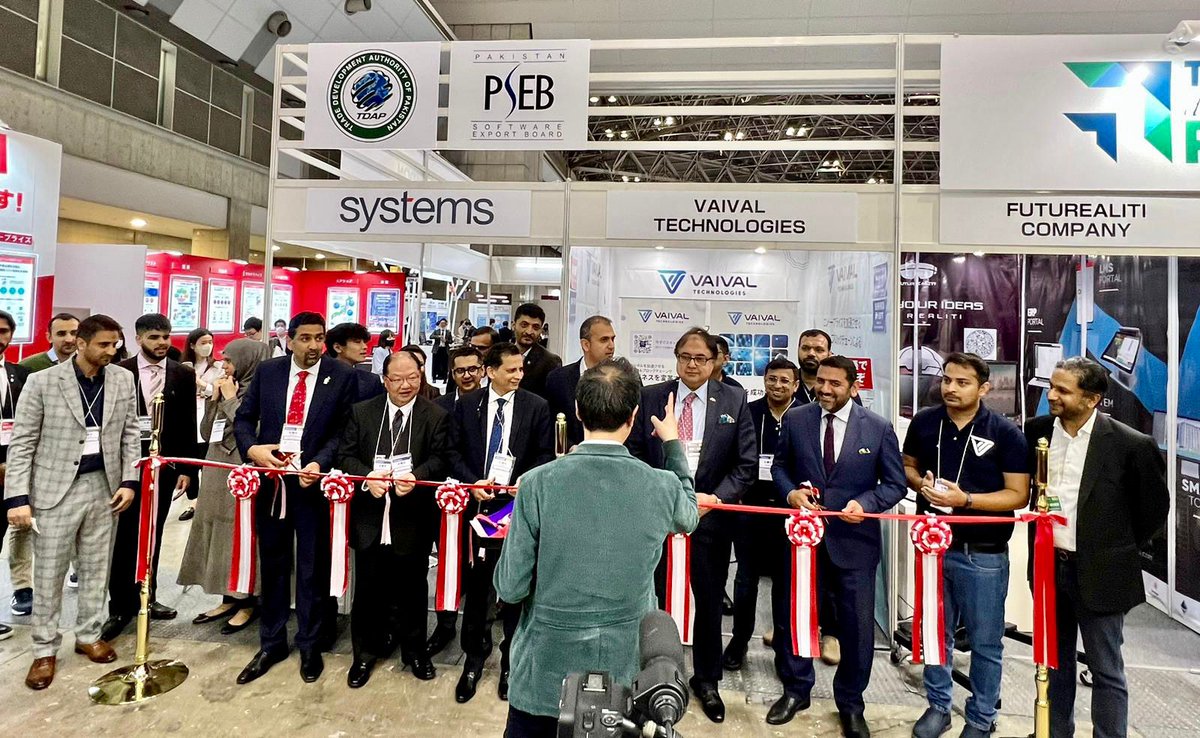 PakinJapan's tweet photo. Ambassador Mr. Raza Bashir Tarar joined ribbon cutting ceremony to inaugurate Pakistan Pavilion at Japan IT Week. A large delegation from Pakistani IT industry is participating at this biggest tech event in Japan. 1/2 https://t.co/eVwrNQRuTk