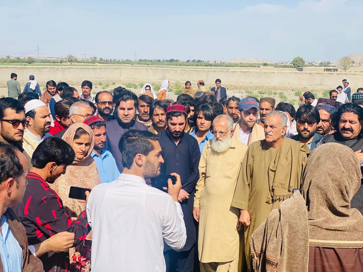 ZarghonAfg's tweet photo. په قلعه سیف الله کې د ملی شهید ارمان لونی د پلار جان اخری مراسم.

@ManzoorPashteen 

#ptm #ptmzindabad https://t.co/1tHcSoPtZt