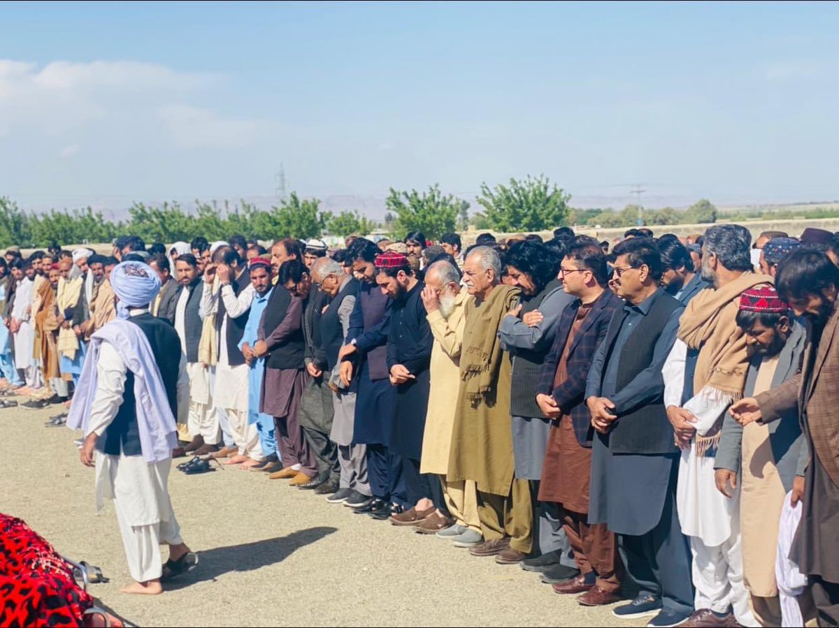 ZarghonAfg's tweet photo. په قلعه سیف الله کې د ملی شهید ارمان لونی د پلار جان اخری مراسم.

@ManzoorPashteen 

#ptm #ptmzindabad https://t.co/1tHcSoPtZt