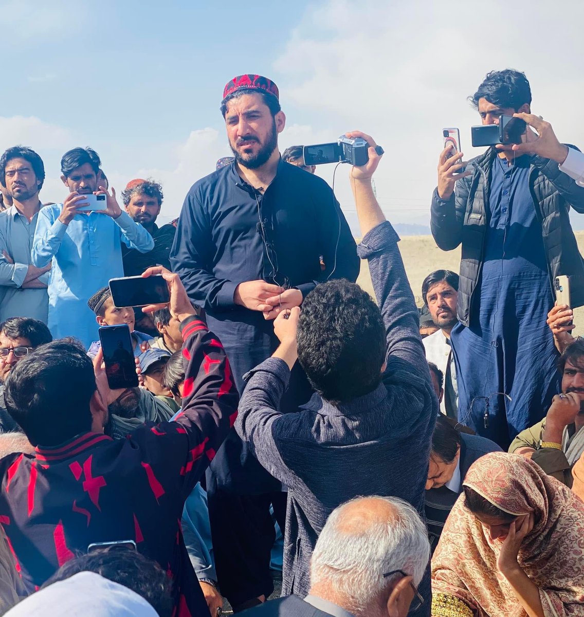 ZarghonAfg's tweet photo. په قلعه سیف الله کې د ملی شهید ارمان لونی د پلار جان اخری مراسم.

@ManzoorPashteen 

#ptm #ptmzindabad https://t.co/1tHcSoPtZt