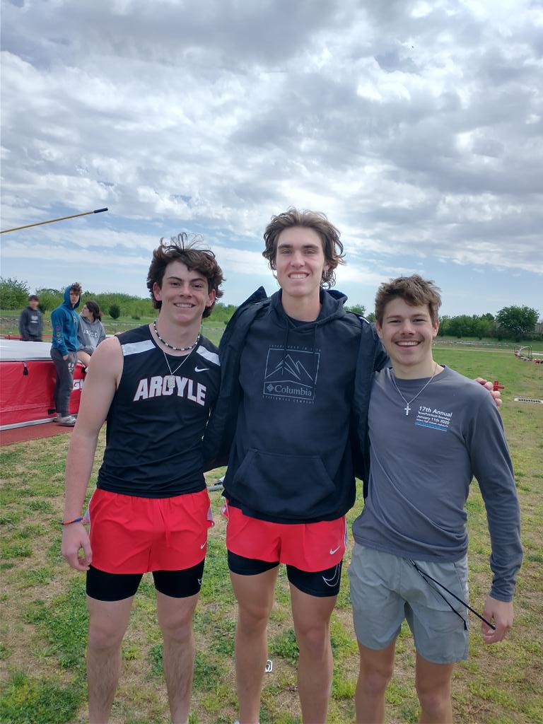 ArgyleTf's tweet photo. 🥇🥈🥉🧹🧹🧹 in the Pole Vault for @GatorYoung2 @Eli_Barnes23 and Luke Wyrick! https://t.co/gsE9z8r1Kb