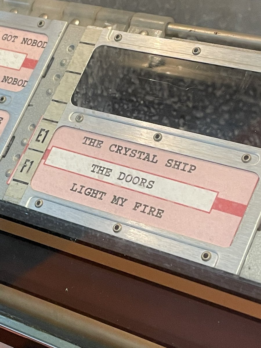 ibakeforaliving's tweet photo. I haven’t seen one of these in a looong time! #Seeberg #jukebox https://t.co/VCoRQHz3C7