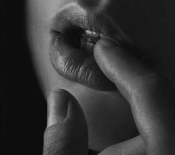 Epikure_80's tweet photo. Je voudrais pas crever
Avant d'avoir usé
Sa bouche avec ma bouche
Son corps avec mes mains
Le reste avec mes yeux

Boris Vian https://t.co/31ADxtLFYa
