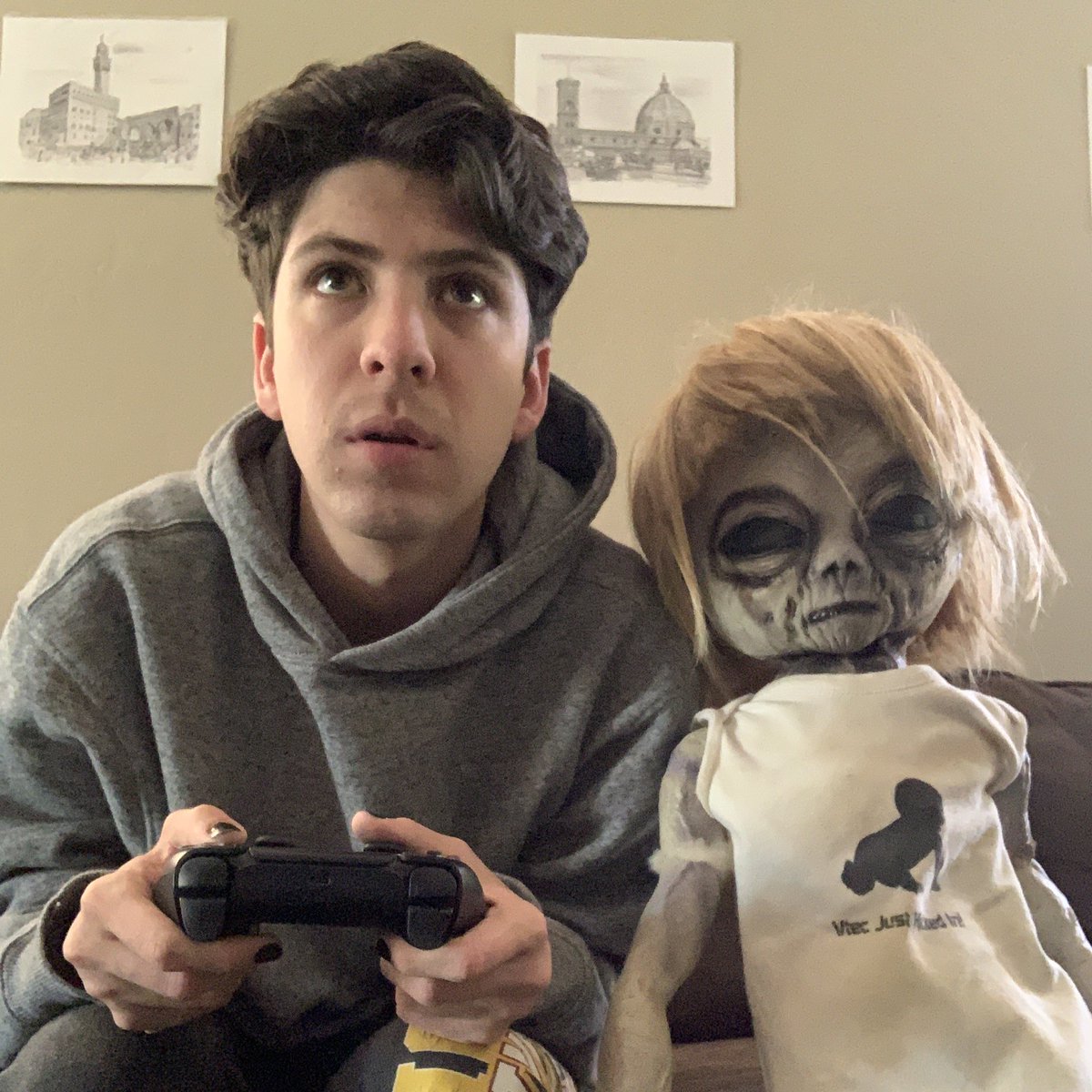 AngstyAngstyAlx's tweet image. me n buddy gaming