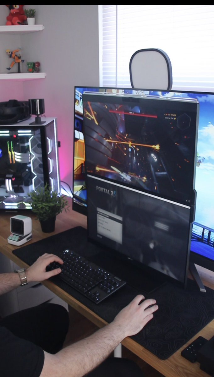 Galactify's tweet image. Imagine running 2 games simultaneously on a FOLDABLE monitor with two 24” screens…The Geminos from @Mobilepixelsus is a wild piece of tech 😳 review post coming to #tiktok soon…