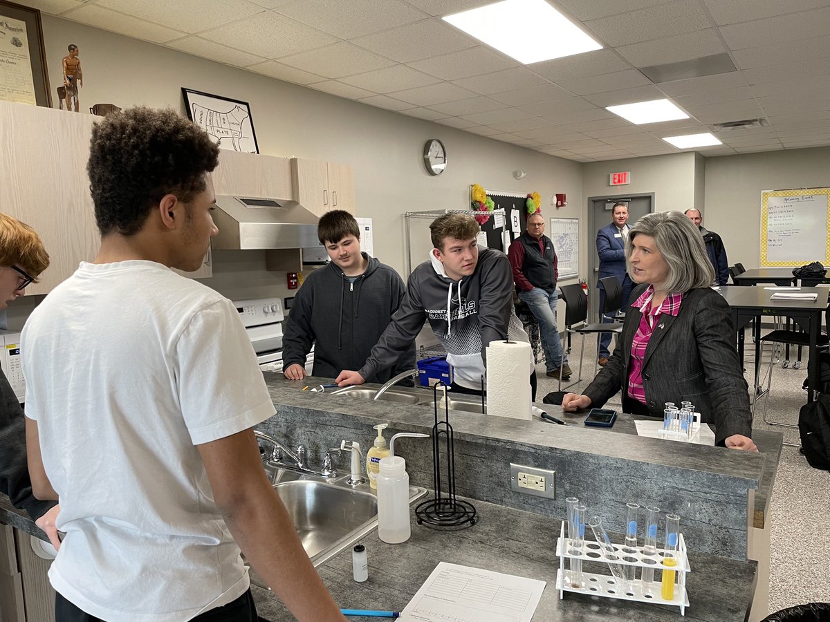 SenJoniErnst's tweet photo. The future of our rural communities are in the hands of our #Iowa students! Great to hear from Maquoketa High School students in Jackson County at the Ag Learning Center where they can study agriculture and explore the workforce opportunities in the industry. https://t.co/wJmIbV5aWA