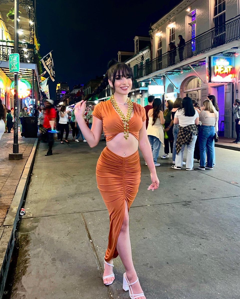 MikaylaShiann's tweet photo. 📍Bourbon Street, New Orleans https://t.co/UtFu6P06qH