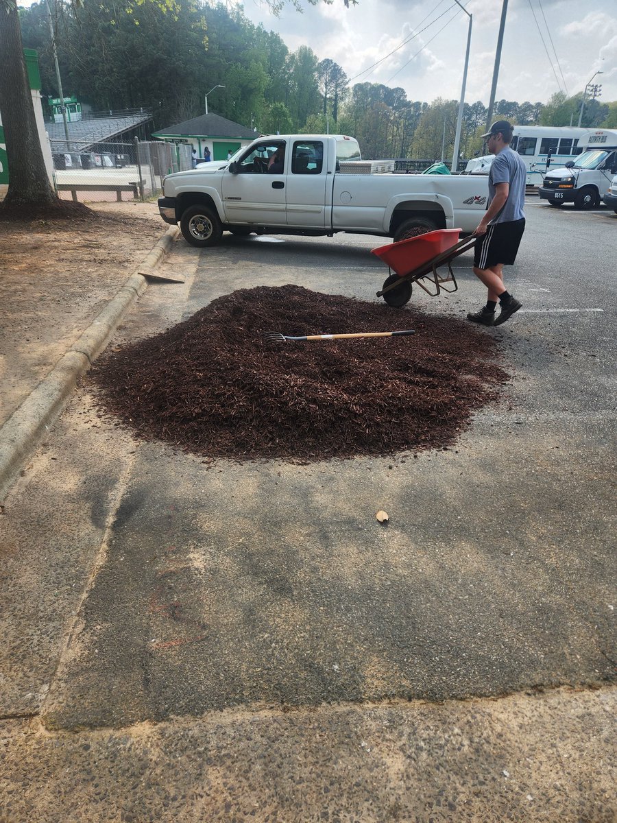Just the start.. We cannot wait to see how it looks <a href="/thomas92610173/">Thomas.Takseraas75</a> . Thanks to the Podger Family for the wonderful mulch donation!! #SpringBreak #Takingcareofhome