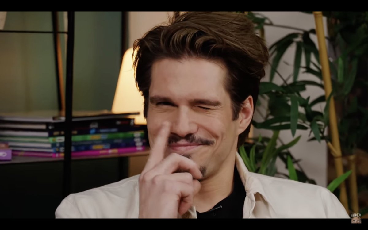 litayadadada's tweet image. Imagine tu vas tourner dans une vidéo de Squeezie et là t'as François Civil qui te regarde comme ça