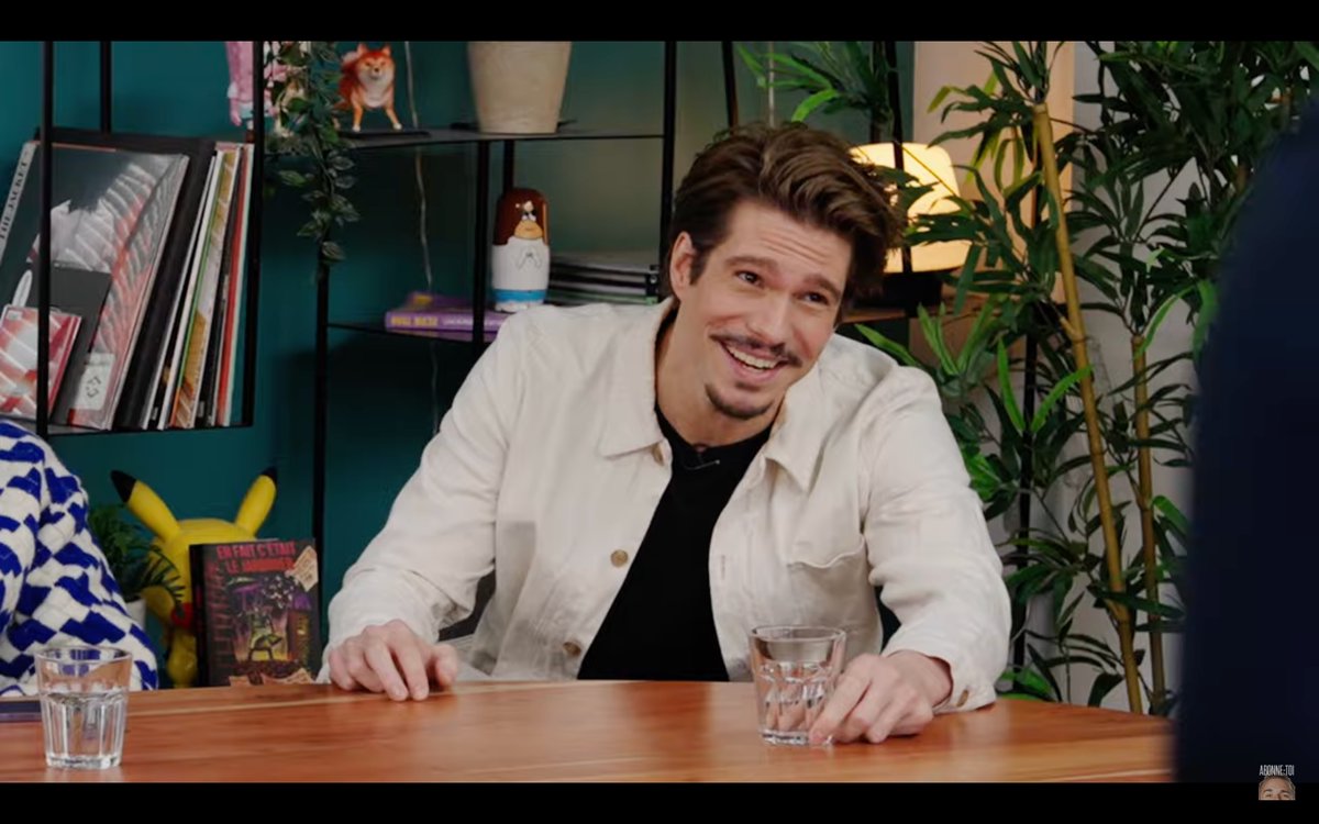 litayadadada's tweet image. Imagine tu vas tourner dans une vidéo de Squeezie et là t'as François Civil qui te regarde comme ça