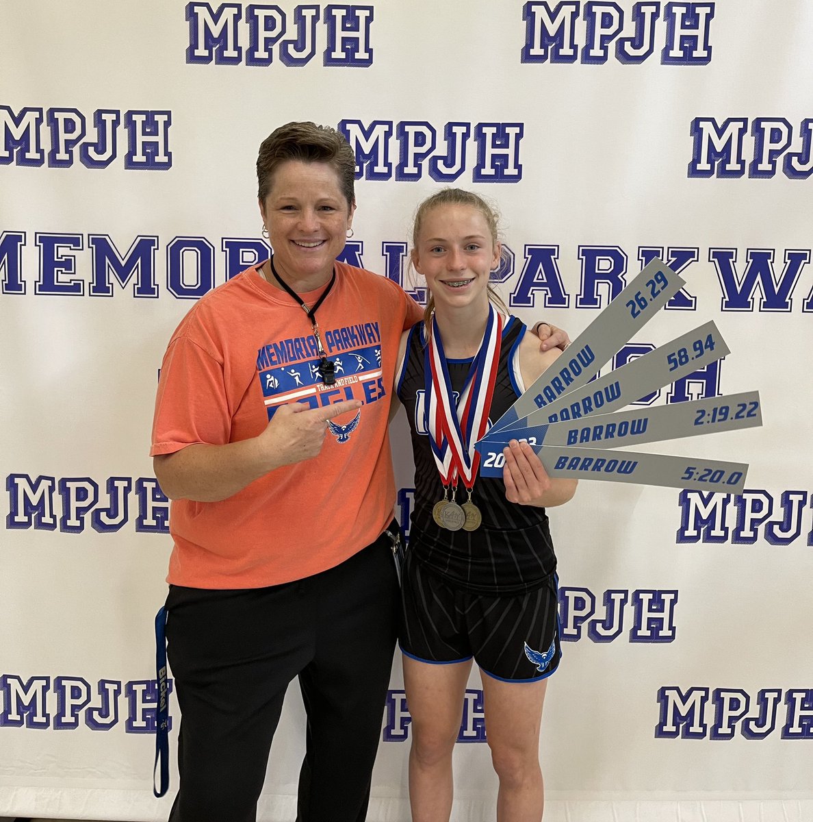 MPLadyEagles's tweet photo. Caroline Barrow - know that name, because big things will be happening for her in the future. This girl works so hard and doesn’t rest. We had a mini photo shoot this morning - so fun! 💙🦅🎉
@MPJHEagles @taylorhstrack @taylor_mustangs @KatyISDAthletic @katyisd @KatyTimesSports https://t.co/gfohwT0Gzl