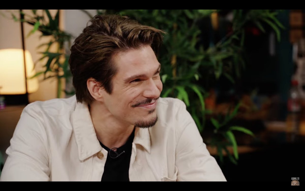 litayadadada's tweet image. Imagine tu vas tourner dans une vidéo de Squeezie et là t'as François Civil qui te regarde comme ça