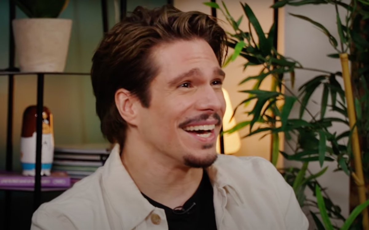 litayadadada's tweet image. Imagine tu vas tourner dans une vidéo de Squeezie et là t'as François Civil qui te regarde comme ça