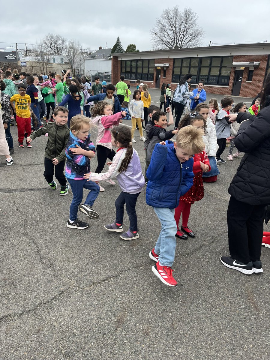 HTSD_MercerV's tweet photo. We are celebrating Light it up Blue week with a dance party! It has been a great week participating in many activities for #AutismAcceptanceMonth 
@WeAreHTSD https://t.co/BqyPbG0qUM