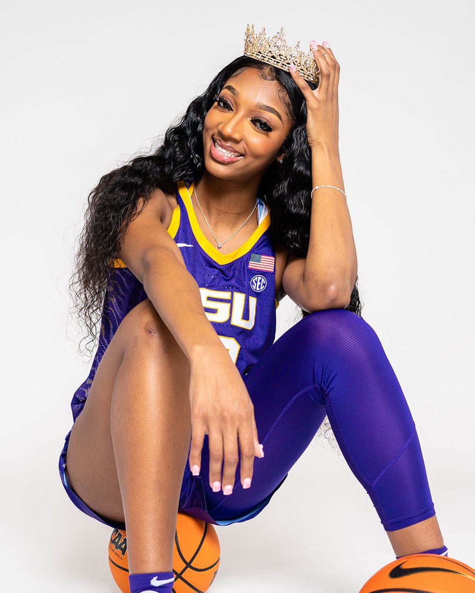 thedatcmedia's tweet photo. Queens effortlessly rule their court, face their opponents head on and come out triumphed. Queens know their worth and never apologize for being powerful. Bayou Barbie, you are a true queen. Keep holding your crown up high and being unapologetically you. 👑💕 https://t.co/IEuxIfmyKE