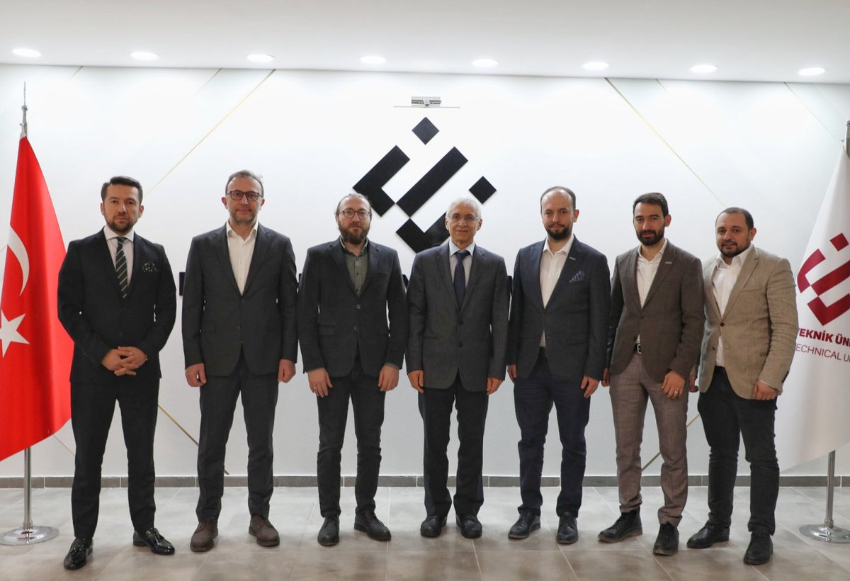 askoneskisehir's tweet photo. Eskişehir Teknik Üniversitesi Rektörü Sn. Prof. Dr. Adnan ÖZCAN’ı ziyaret ederek 14 Nisan’daki şube açılışımıza ve iftarımıza davet ettik. https://t.co/kMHZS7TGC5