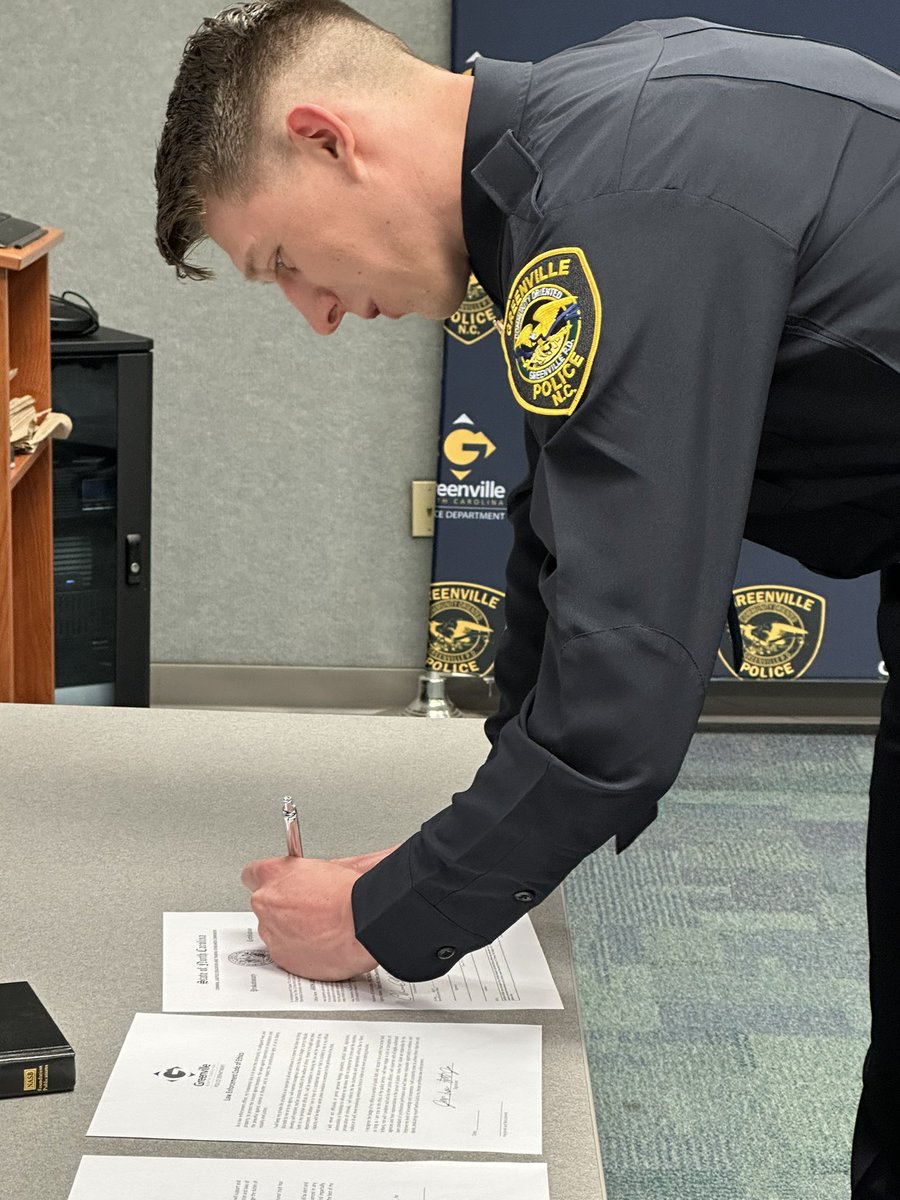 GreenvillePD's tweet photo. Congratulations to Officer Jason Foster who was sworn in with us last week! Officer Foster comes to GPD from Greensboro PD. Please give him a warm welcome!! #greenvillepd #joingpd #greenvillenc https://t.co/GuWAgF2jfR