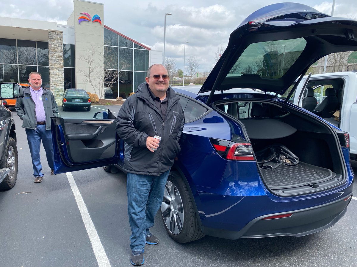 ashe_bg's tweet photo. ASHE BG welcomed Mikael Pelfrey and Justin Harrod from KYTC last week as they discussed the future of Electric Vehicles in Kentucky 
https://t.co/R4uK1LFBe9
Thanks to Ryan Griffith and Donnie Miracle for bringing out their personal EVs and Mikael and Justin for bringing KYTC's EV https://t.co/FC6458BRlO