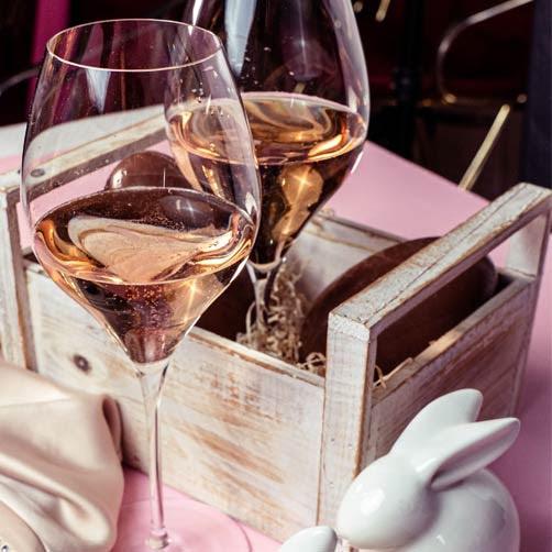 Proposte @tannico_it per #Pasqua 
Acqui Rosé. Il gusto delicato, l’estrema eleganza sia nella versione spumante che in quella ferma, e la capacità di essere un vino sempre alla moda, ne fanno un Rosé più unico che raro #bollicine #Rosé 🥂
@BrachettodAcqui #Piemonte 🍾