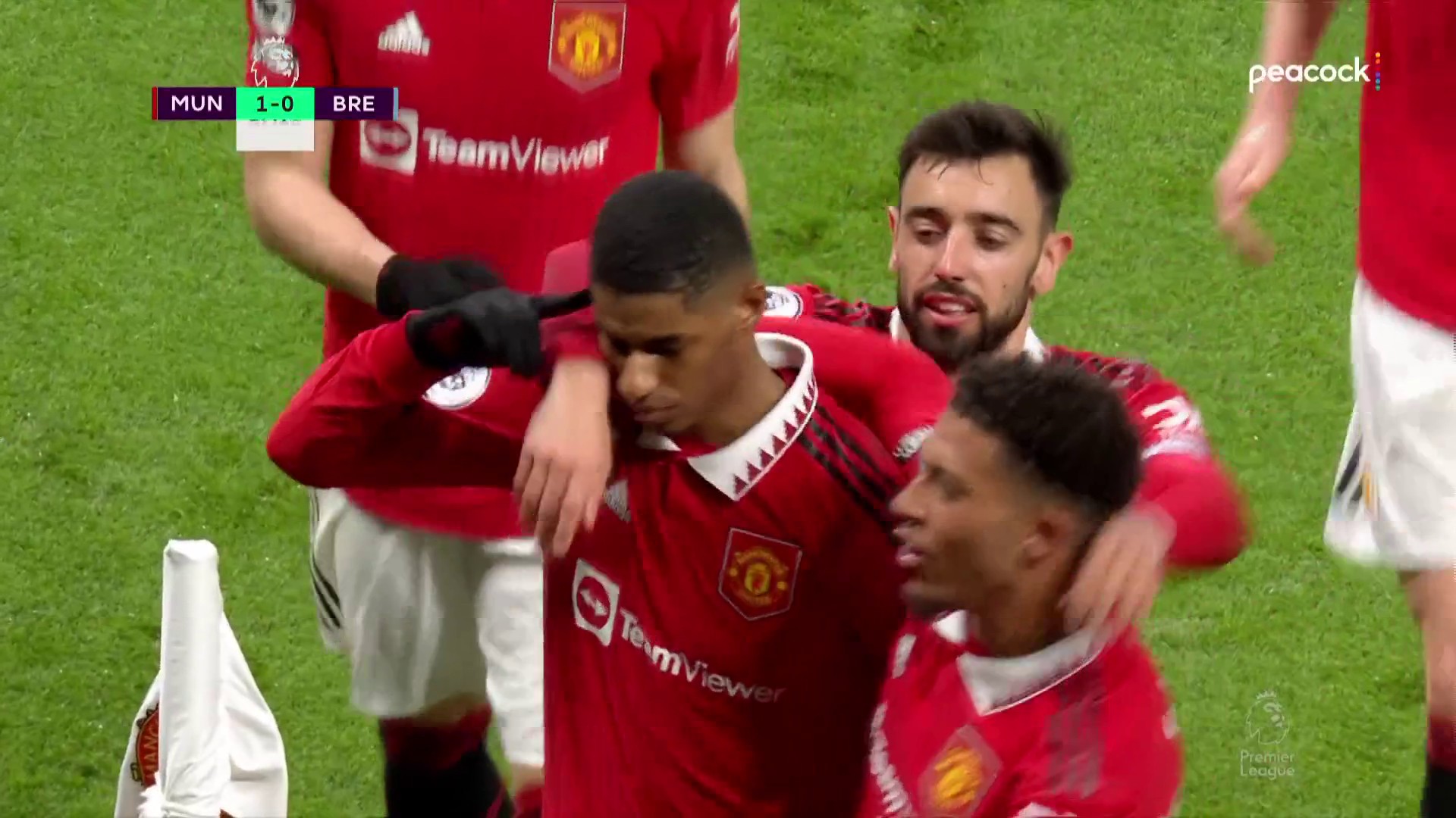 Marcus Rashford blasts it home and Manchester United lead! 🫡

📺: @peacock | #MUNBRE”