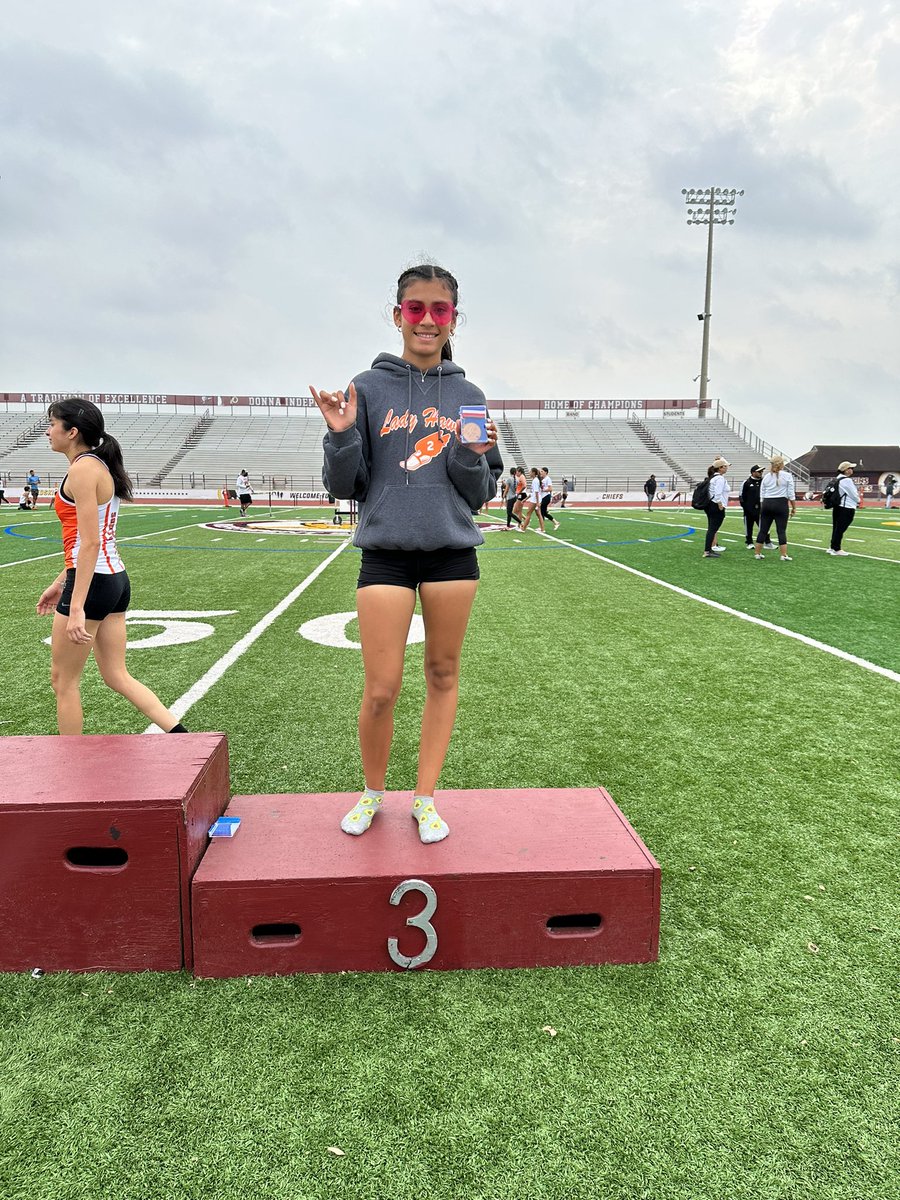 SouthHawkXCTF's tweet photo. Congratulations to our Area qualifiers! Way to represent Harlingen South at the District 32-5A track meet. 

4x100m Relay 🥈
Carlos Miss-Boss- 100m Dash🥉
Arianna Rodriguez- 800m run, 1600m run 🥉🥉
Noelle Araguz- 400m dash 🥈
Madi Molano- 400m dash 🥉 https://t.co/qdUAoBt4Tj