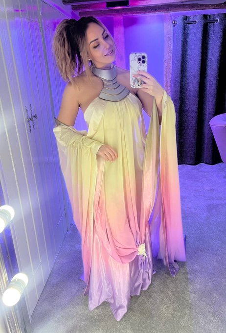 My Padm&eacute; Cosplay is now complete!   Here&rsquo;s a sneak peek of her dress! I can&rsquo;t wait to bring her to @SW_Celebration<a href="/tag/dnd"class="tags"><span>#dnd</span></a><a href="/tag/dungeonsanddragonsmovie"class="tags"><span>#dungeonsanddragonsmovie</span></a><a href="/tag/dungeonanddrag"class="tags"><span>#dungeonanddrag</span></a>