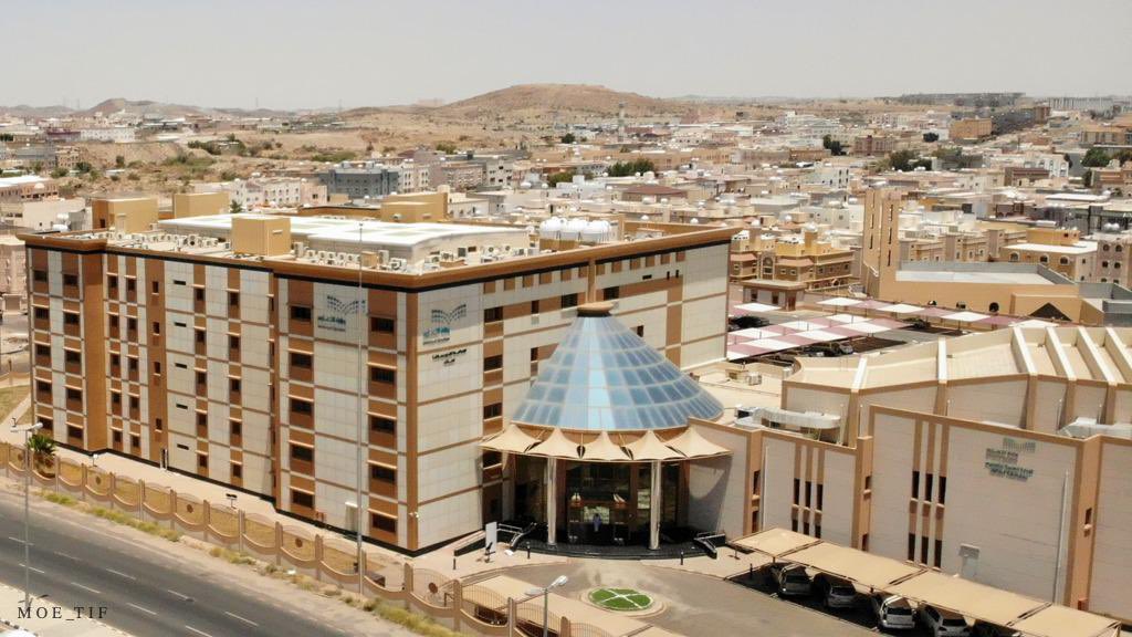 بناءً على التقارير الواردة من المركز الوطني للأرصاد، وحرصًا على سلامة الطلاب/ات والهيئة التعليمية والإدارية بالمدارس ومنسوبي/ات مكاتب التعليم، تقرر تحويل الدراسة عن بعد يوم غدٍ الخميس  15 / 9 / 1444 بـ #تعليم_الطائف والمحافظات التابعة له تعليمياً؛ وستكون الدراسة عبر منصة مدرستي.