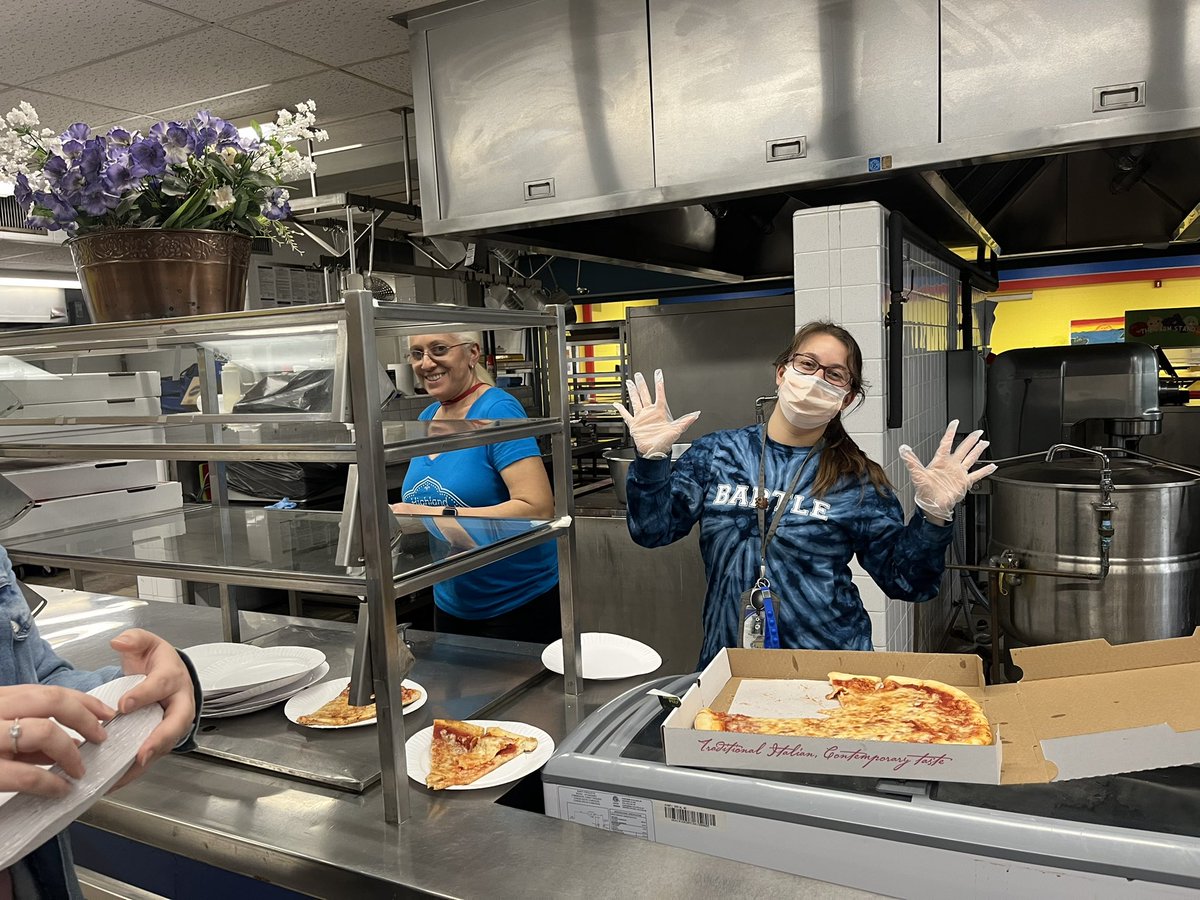 MsLeonardoClass's tweet image. Bingo for Books 2023. Books, pizza, popcorn and fun! What more could you ask for? 📚🍿🍕