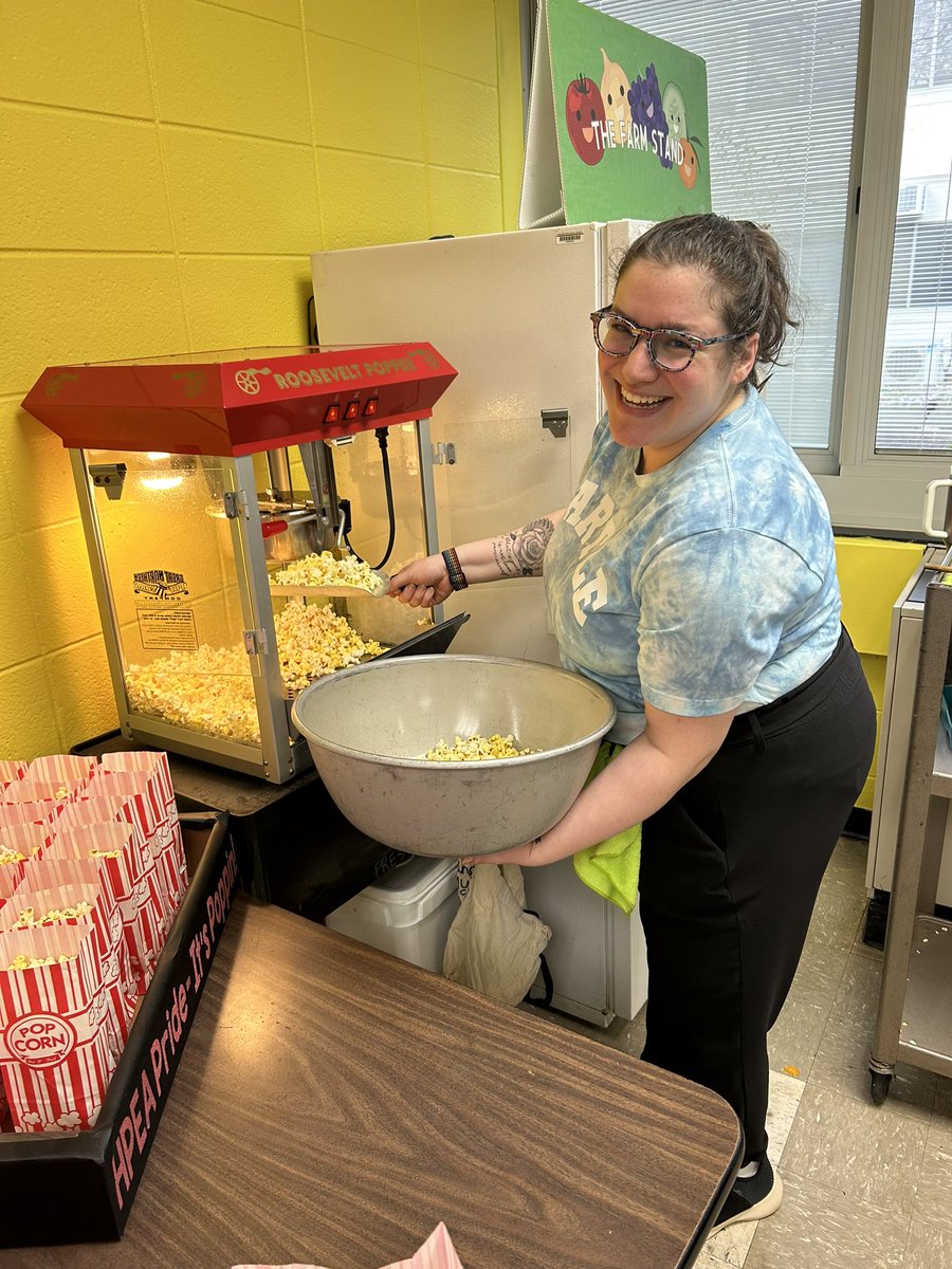 MsLeonardoClass's tweet image. Bingo for Books 2023. Books, pizza, popcorn and fun! What more could you ask for? 📚🍿🍕