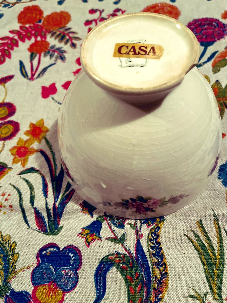 PardoMestre's tweet photo. 🟨 Recordeu aquesta botiga “CASA” una sort haver viscut les propostes comercials de la familia Domingo a #Lleida 🟨 Crec recordar q aquest bonic vol era el record d’un bateig,ben pràctic ⬜️ #Lleides https://t.co/0NXKklemi1