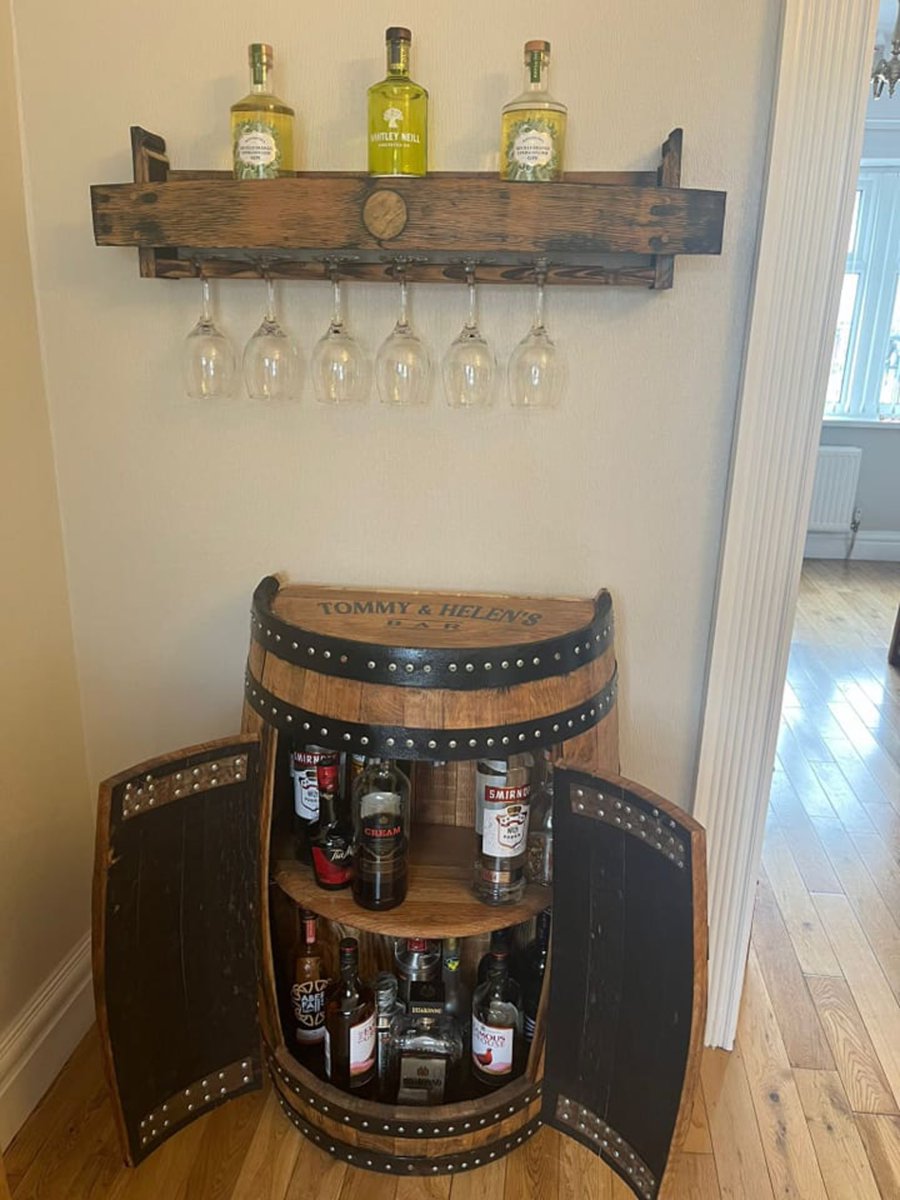 bespokebarrels1's tweet photo. We β€οΈ a good customer photo!
This well stocked half barrel cabinet with matching stave shelf looks ace, especially with the personalised top π
#barrels #barrelcabinets #barrelfurniture #barfurniture #barware #barrelshelves #barreltables #homebar #mancave #shecave #barrelbar https://t.co/CJMBLWJrw3