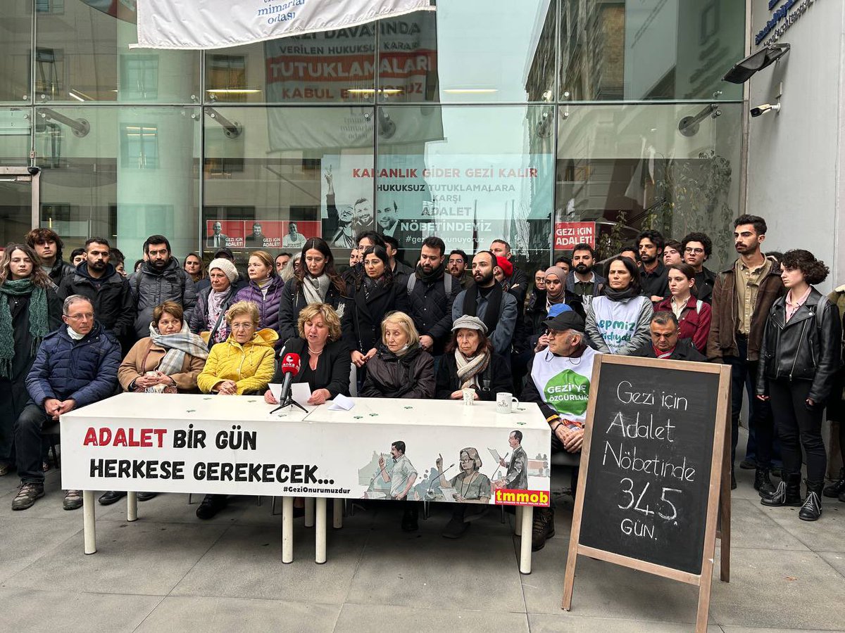 Toplum_Icin's tweet photo. İTÜ Şehir ve Bölge Planlama Bölümü sitesinin kapatılması ve bölüm başkanının görevden alınmasına karşı TMMOB Mimarlar Odası İstanbul Şubesi'nde yapılan basın açıklamasına katıldık. 
Akademi susturulamaz
Hocalarımızın yanındayız!
#İTÜdeBilimeÖzgürlük 
#İTÜŞBP https://t.co/ZPXSPNeVK5