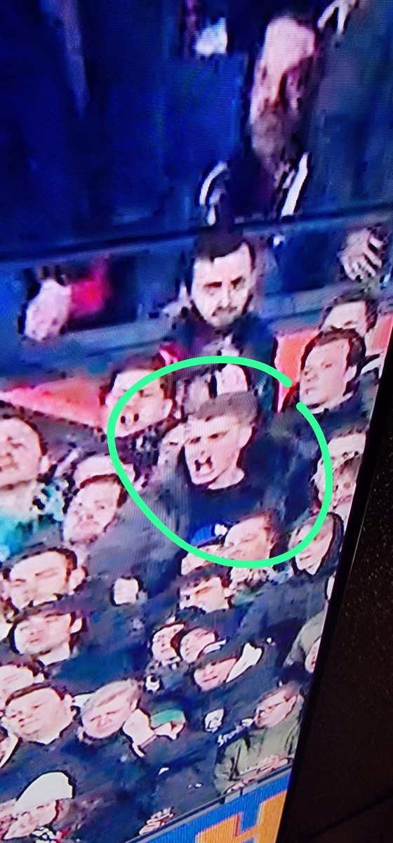 De aansteker held van vanavond … stadion verbod voor het leven. #feyaja