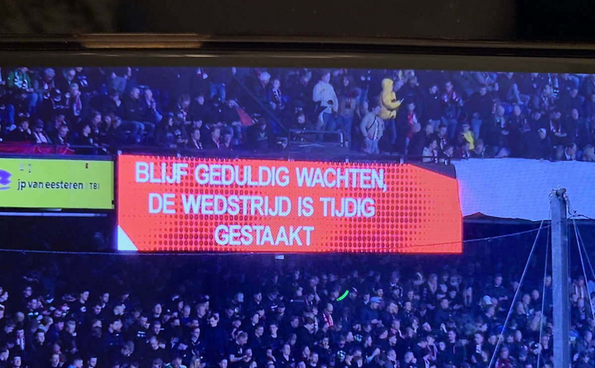 Tijdig… er gaat echt wat mis..
Wat mij betreft ook niet tijdelijk, maar gewoon kappen met die vertoning!

Bij voetbal wat mij betreft alle grenzen voorbij! #behave