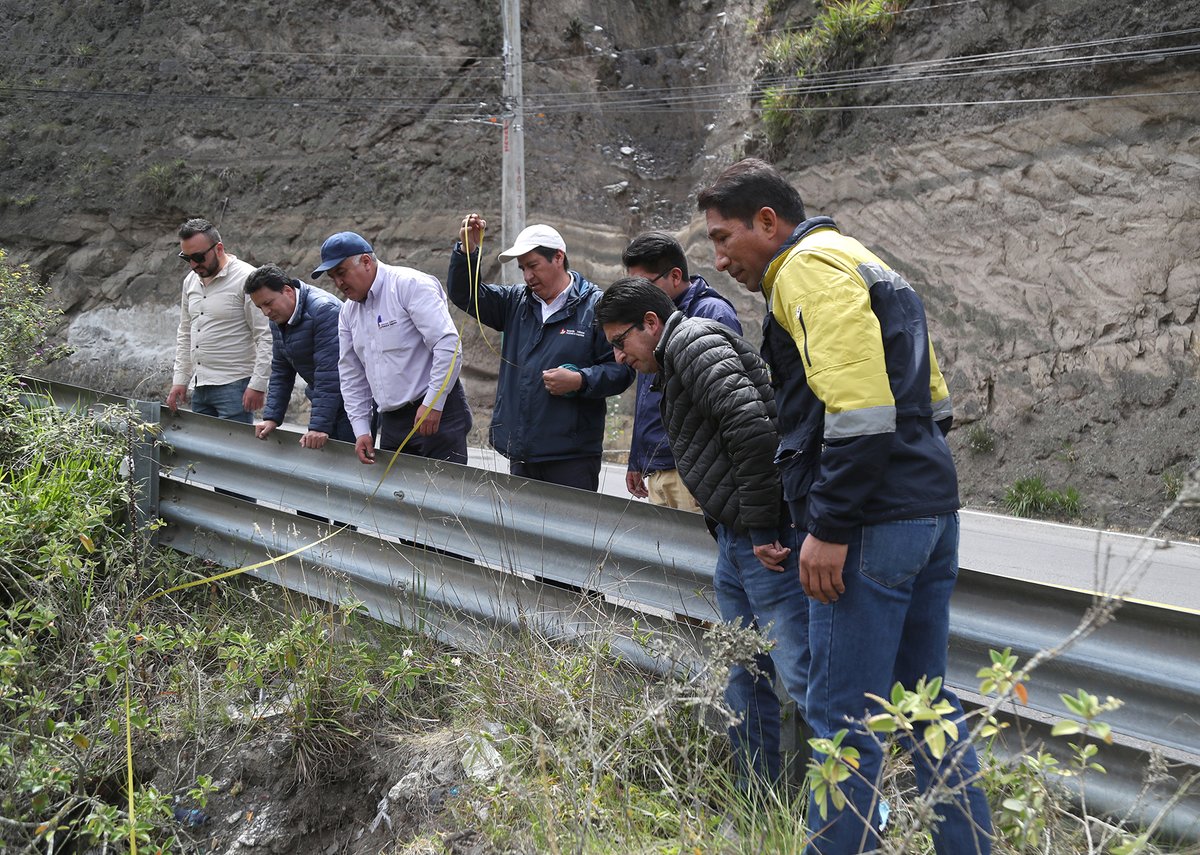 AUTORIDADES DEFINEN ACCIONES PARA TRABAJOS EN LA VÍA PÍLLARO - AMBATO. Mira la noticia en el siguiente link 
bit.ly/3GlwxLR