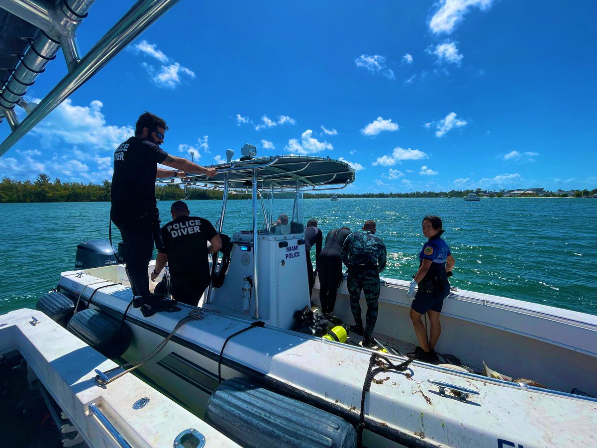 MPDMarinePatrol's tweet photo. Today @MPDMarinePatrol spent a day removing derelict and abandoned mooring buoys, lines and anchors from @CityofMiami #MiamiMarineStadium. Some of the buoys were submerged below the surface, creating a navigation hazard for unsuspecting mariners. 🐟⚓️🛥️🚤⛵️ https://t.co/BKryD1f4NS
