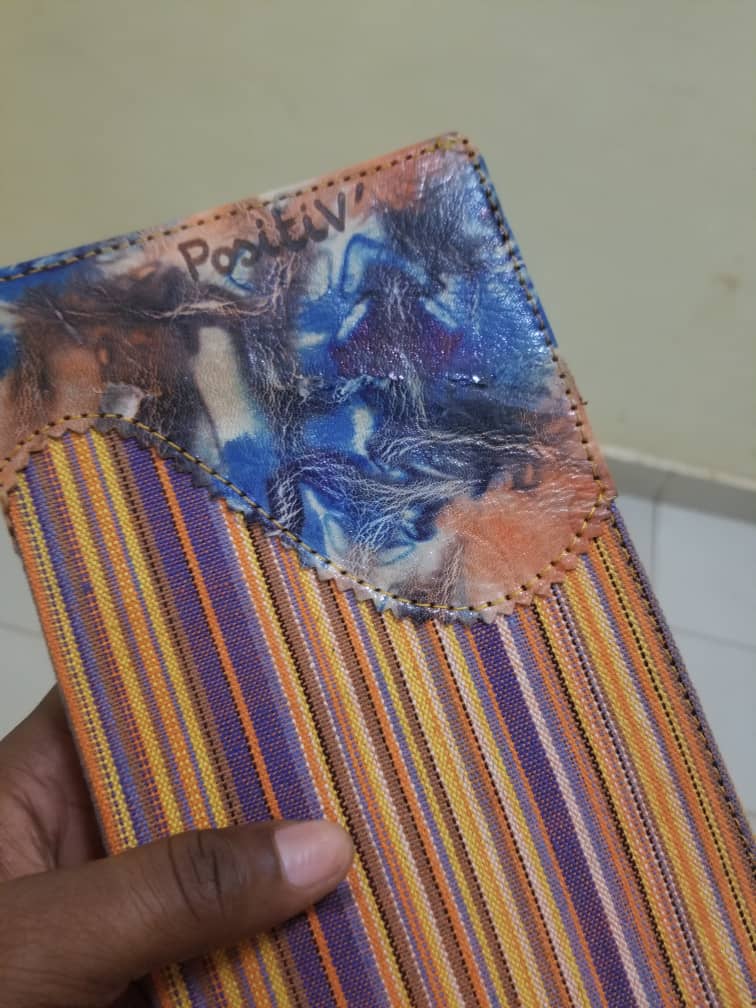 BertineOuedraog's tweet image. Je suis reconnaissante de vous avoir dans mon cercle professionnel.
Aujourd&apos;hui, 𝐂𝐚𝐫𝐨𝐥𝐞 𝐒𝐀𝐍𝐃𝐎𝐔𝐈𝐃𝐈, la promotrice de Femfaso m&apos;a offert ce beau calepin. Merci🥰
#Prise de #note activée😇